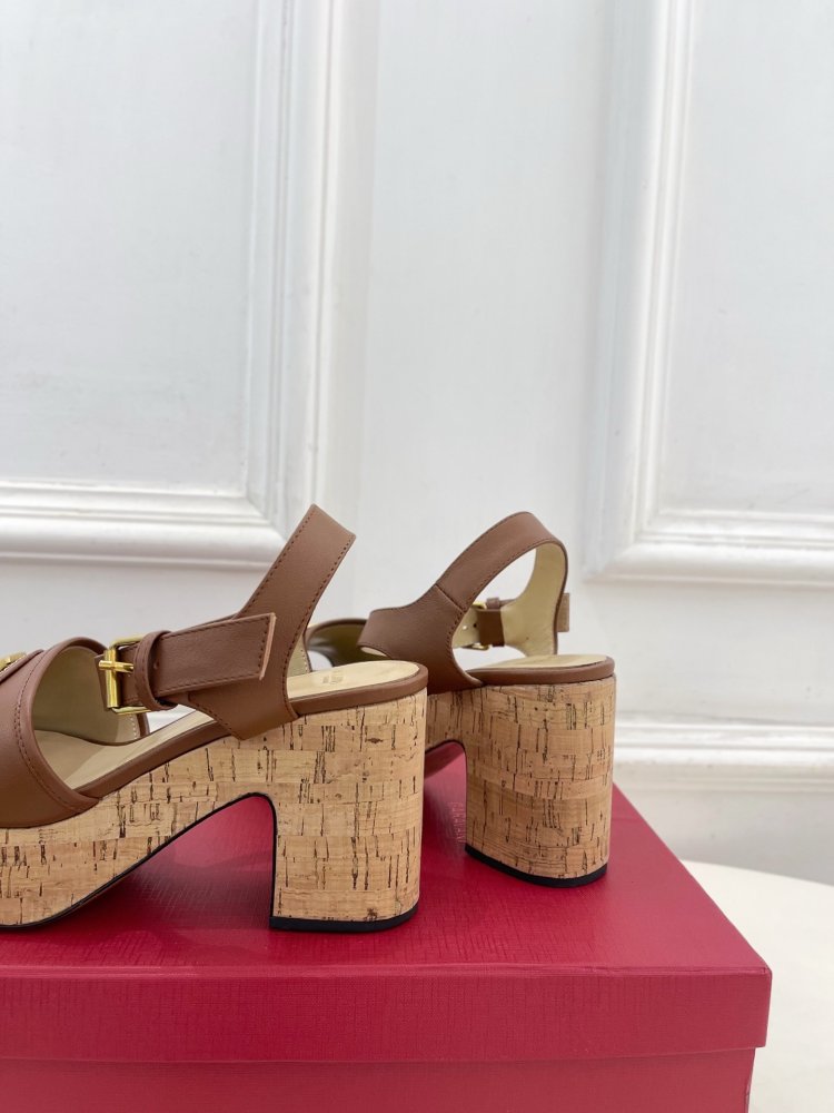 Босоножки фото 7