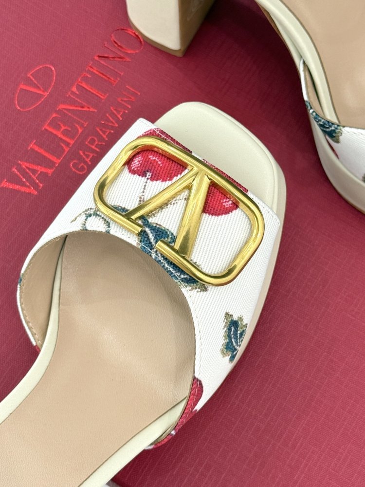 Босоножки фото 7