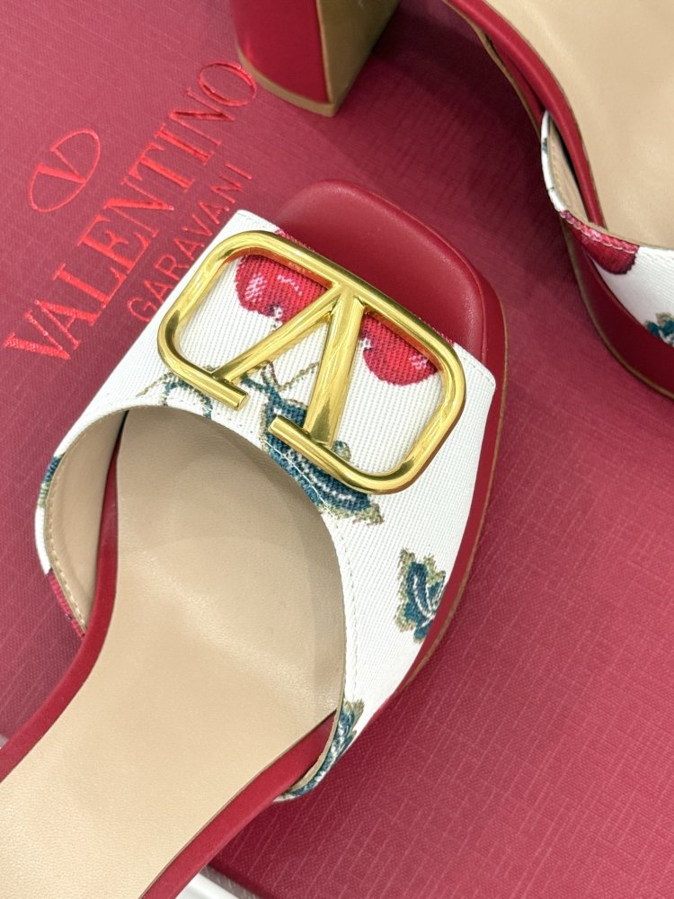 Босоножки фото 7