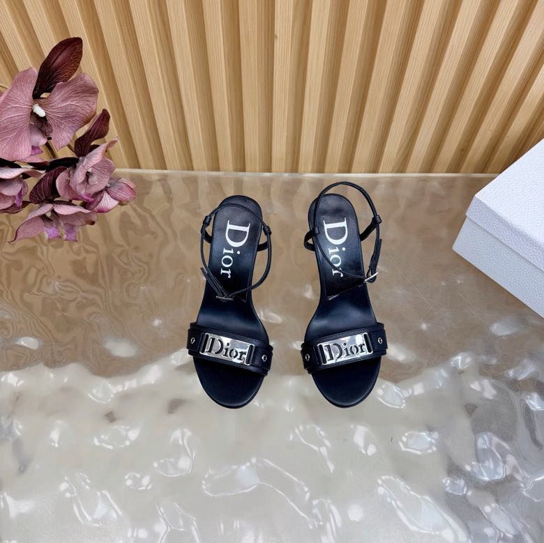 Босоножки фото 7