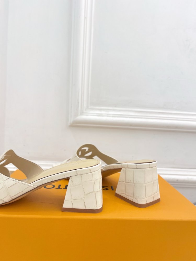 Босоножки фото 8