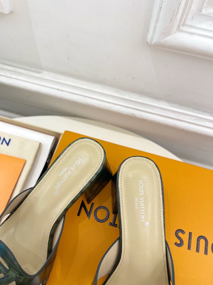 Босоножки фото 8