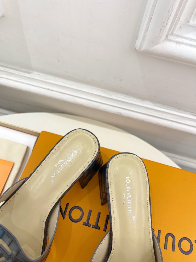 Босоножки фото 8