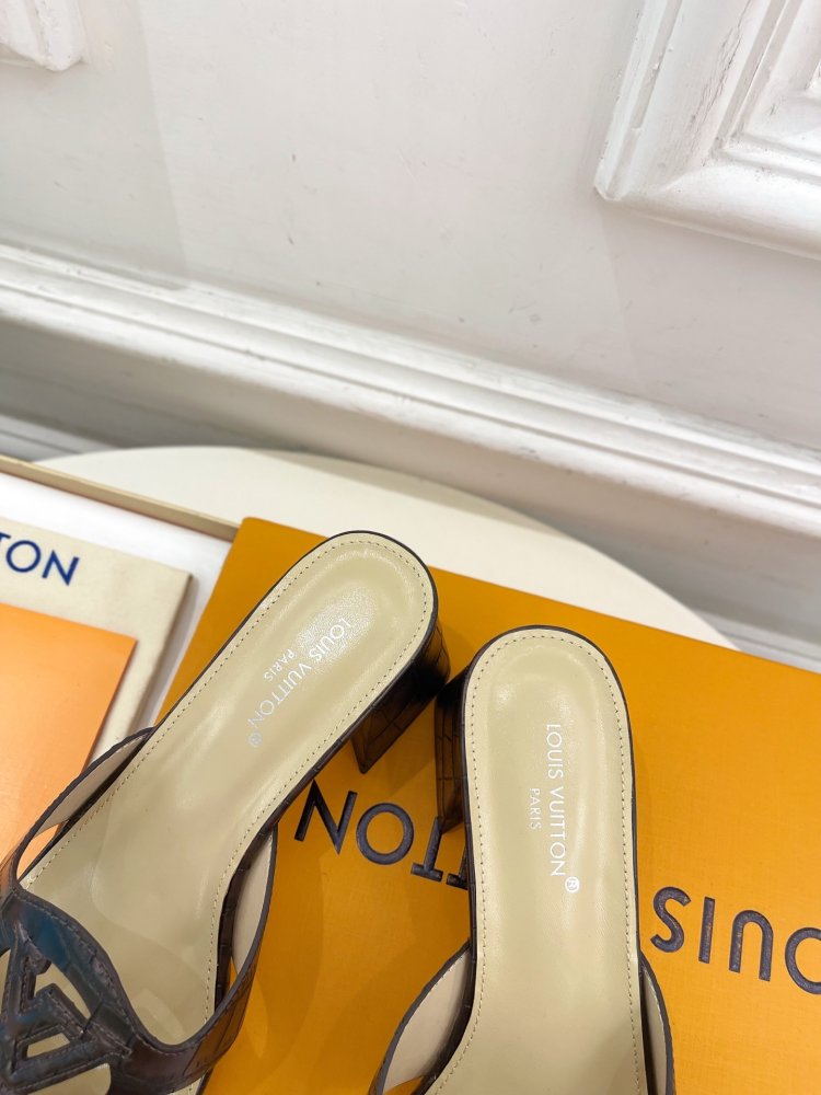 Босоножки фото 8