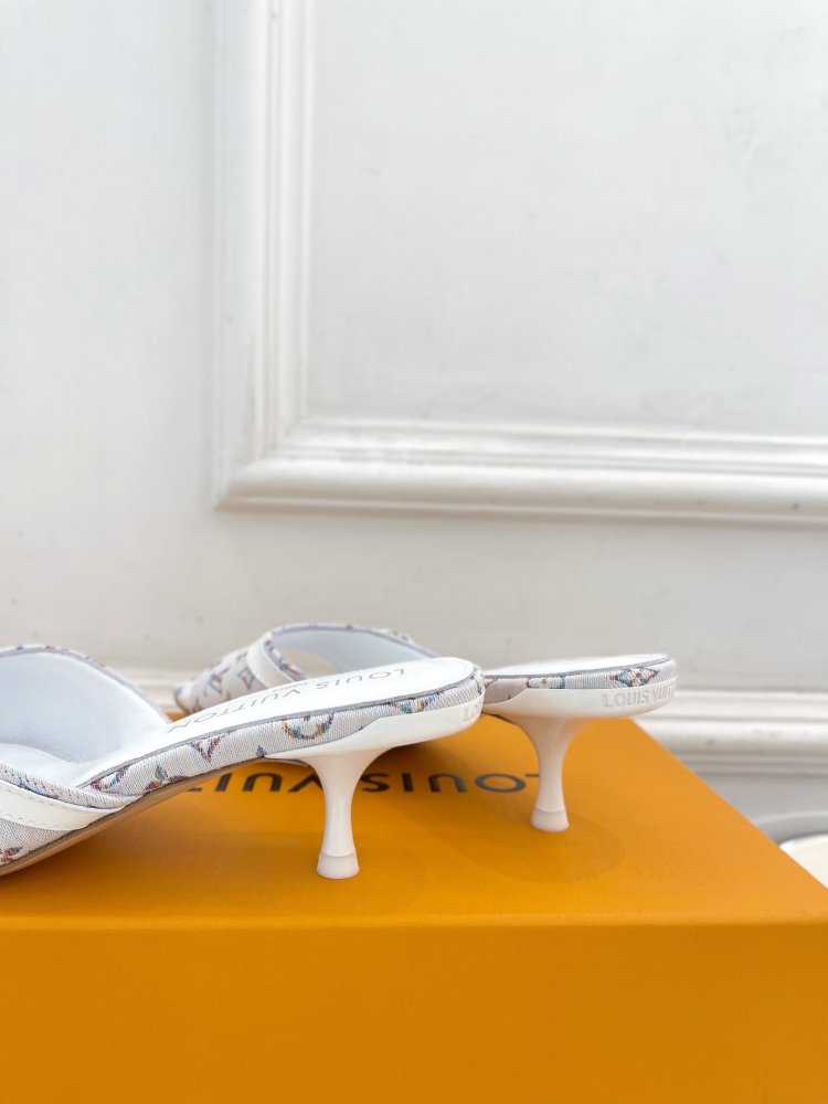 Босоножки фото 8