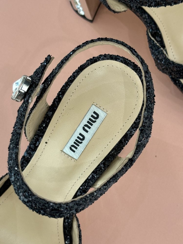 Босоножки фото 8