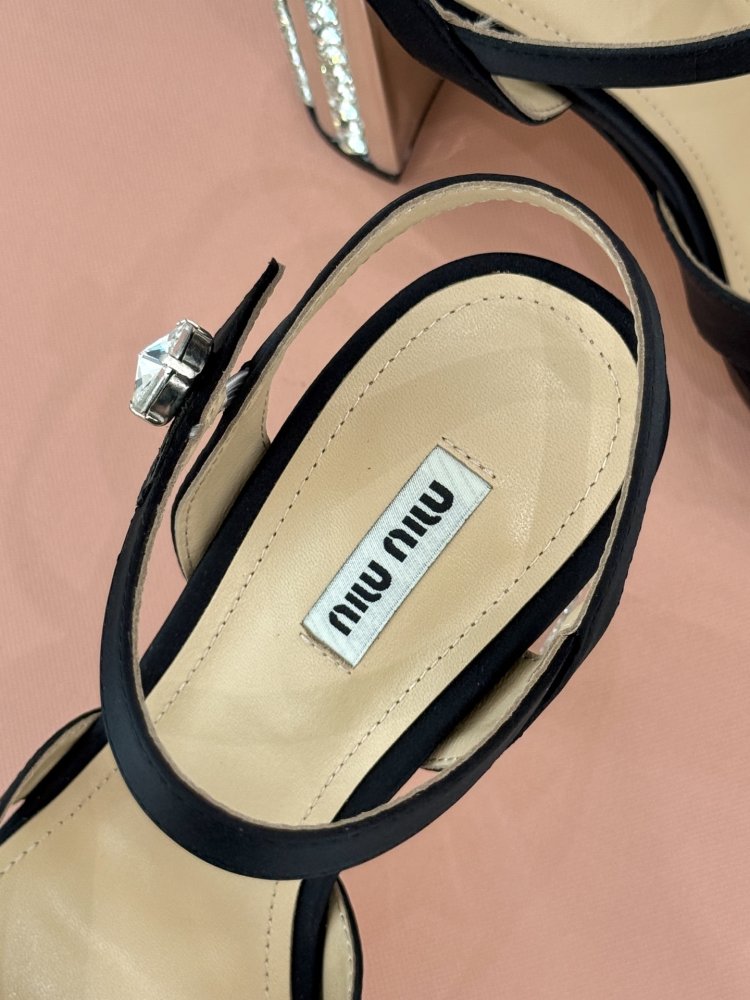 Босоножки фото 8