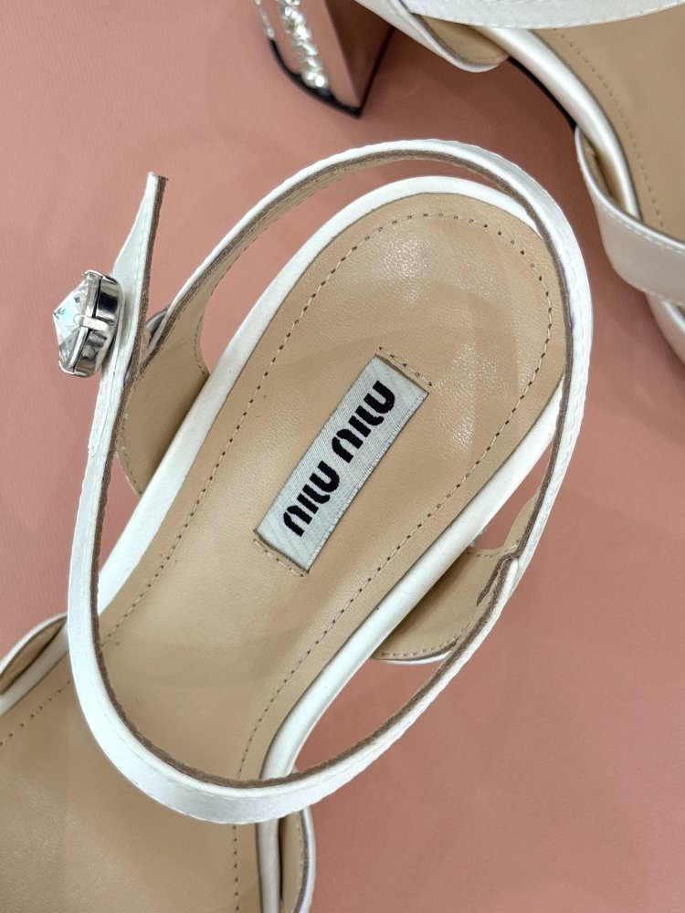 Босоножки фото 8