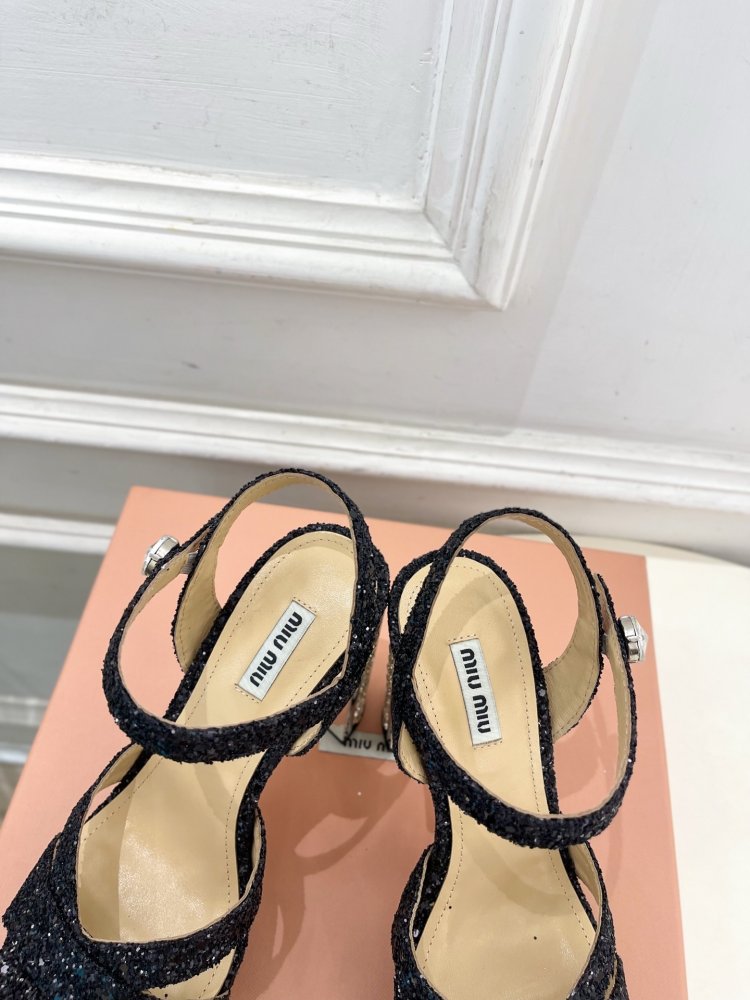 Босоножки фото 8