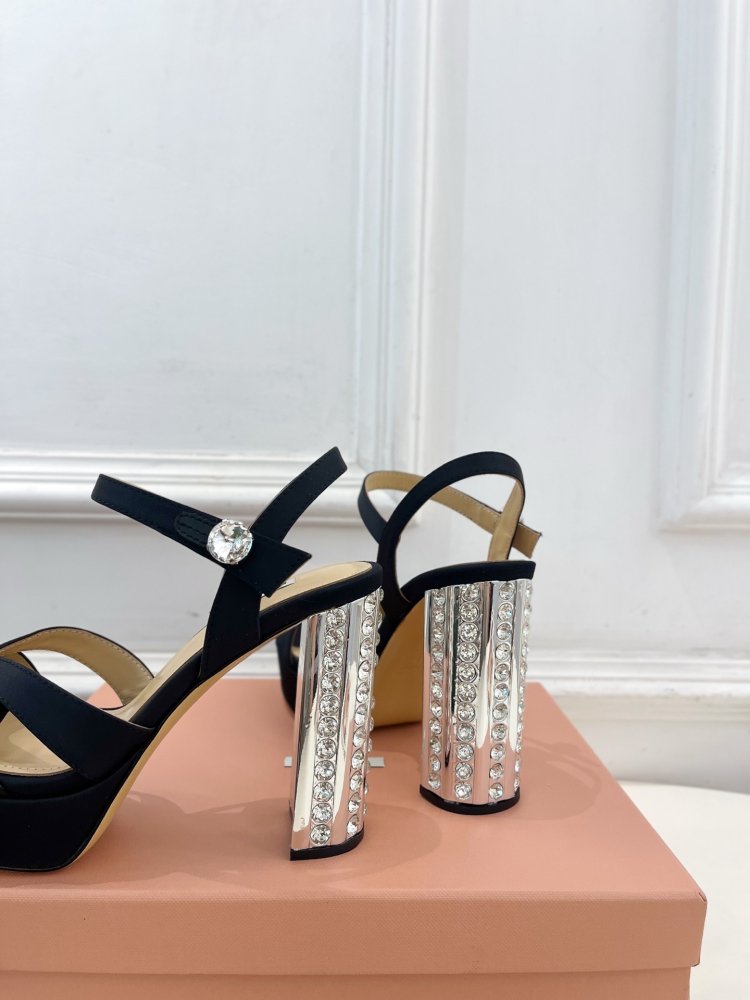 Босоножки фото 8