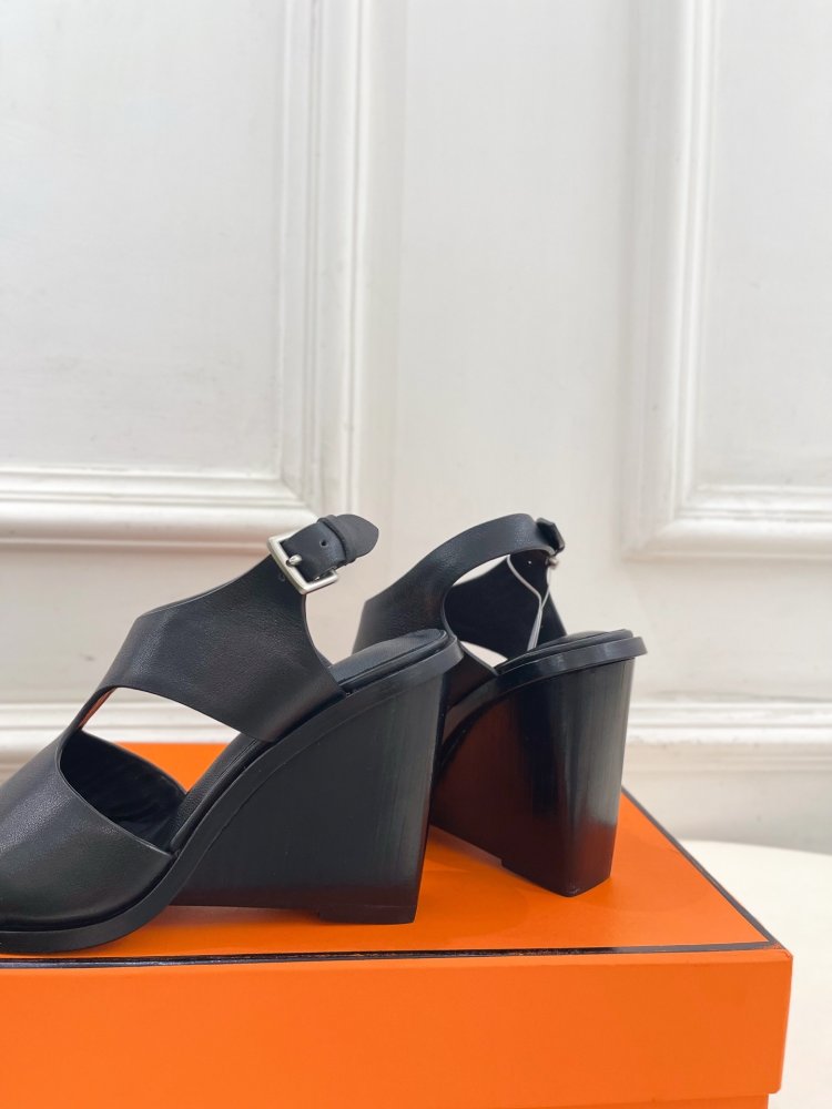 Босоножки фото 8