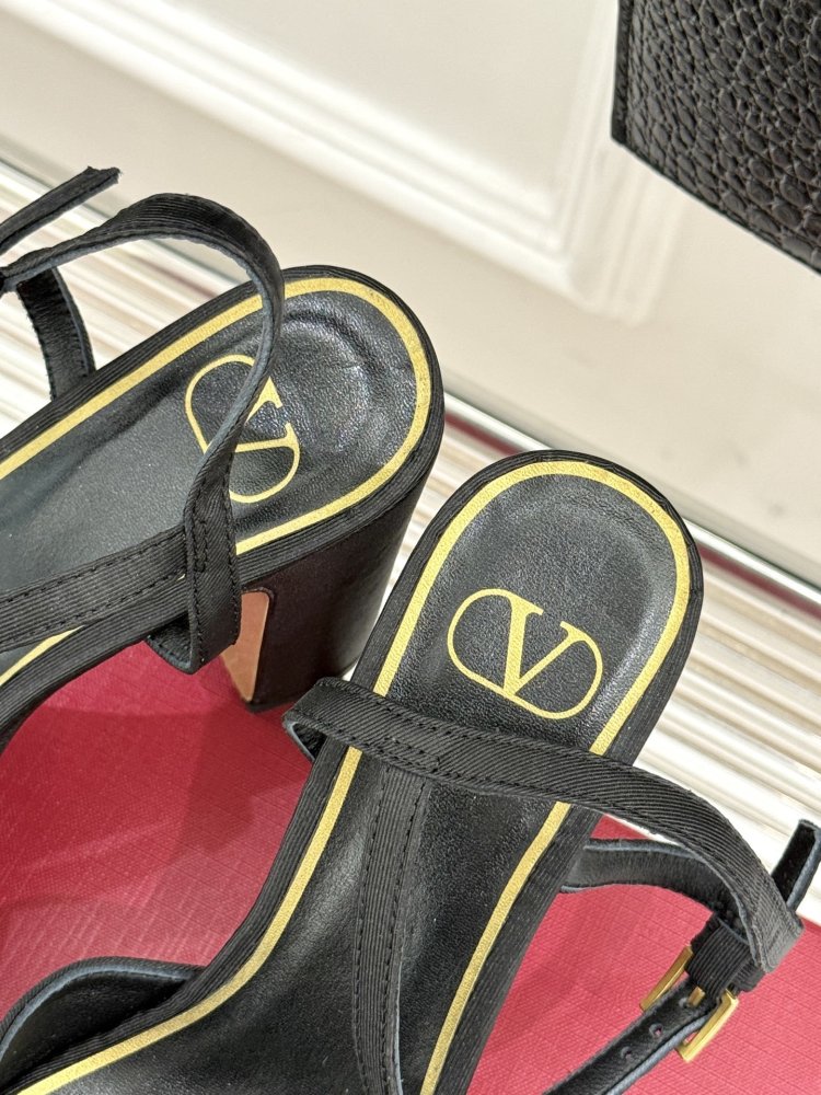 Босоножки фото 8