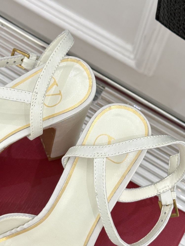 Босоножки фото 8