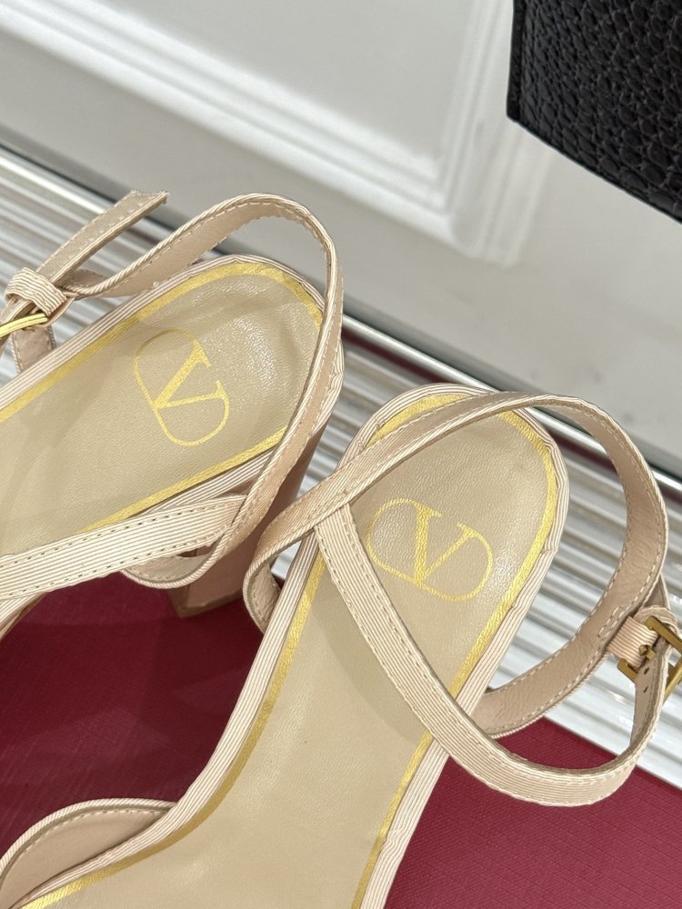 Босоножки фото 8