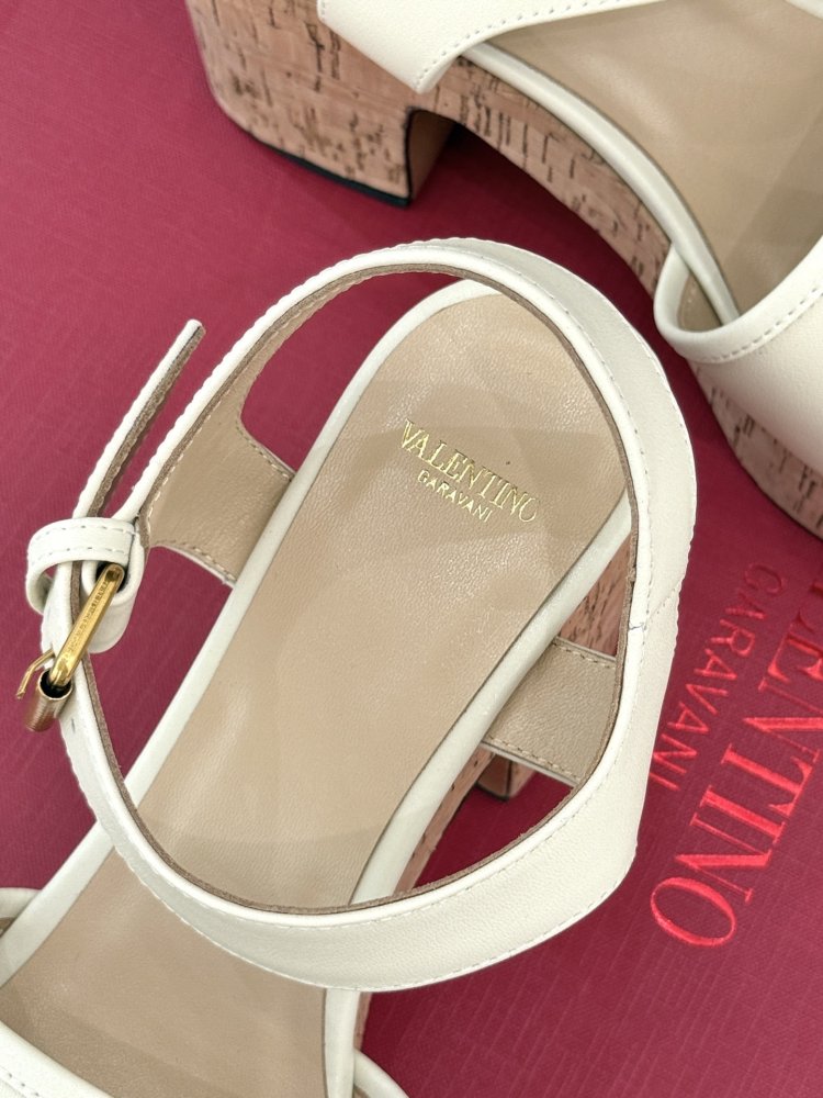 Босоножки фото 8