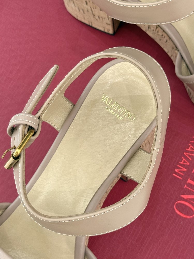 Босоножки фото 8