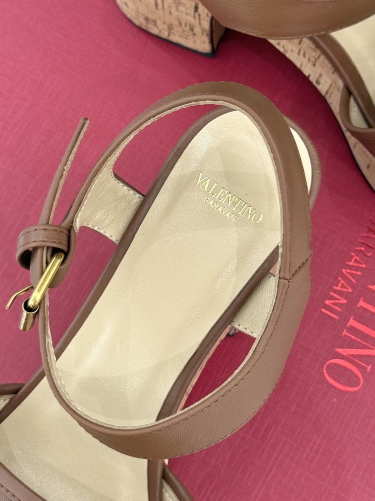 Босоножки фото 8