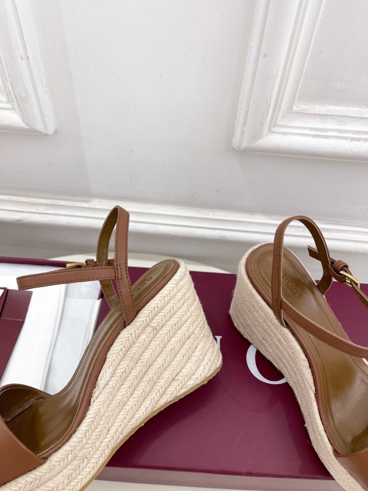 Босоножки фото 8