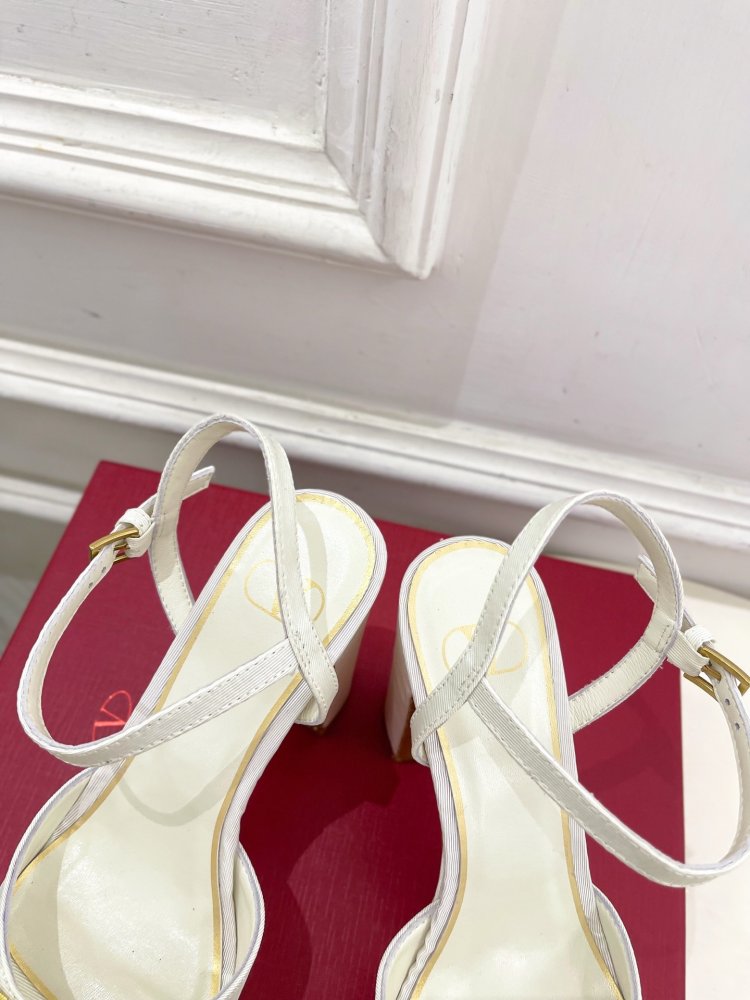 Босоножки фото 8