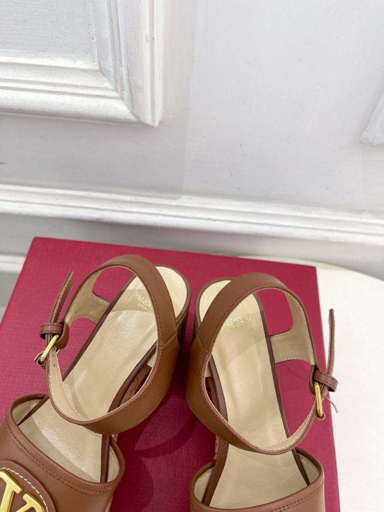 Босоножки фото 8