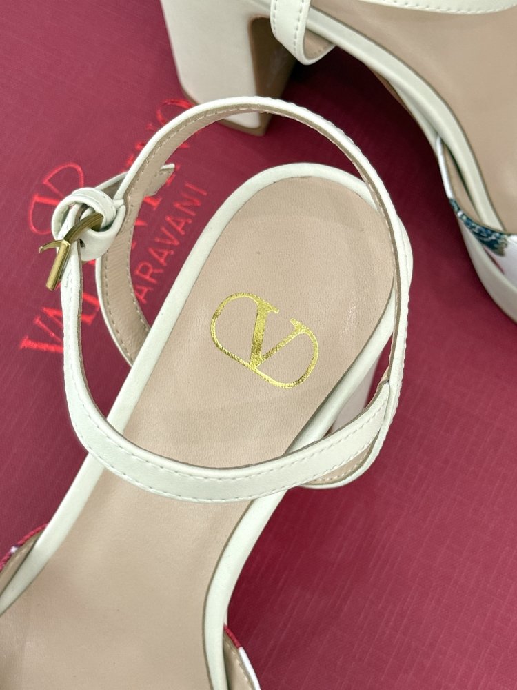 Босоножки фото 8