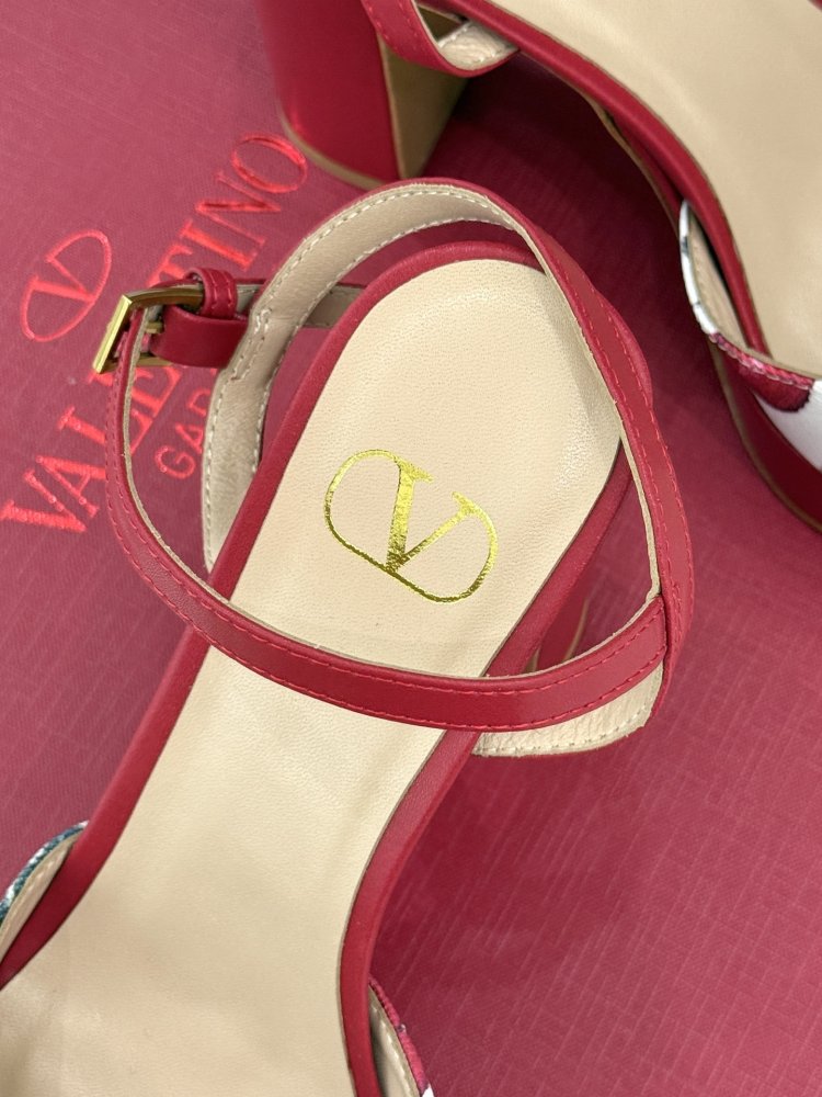 Босоножки фото 8