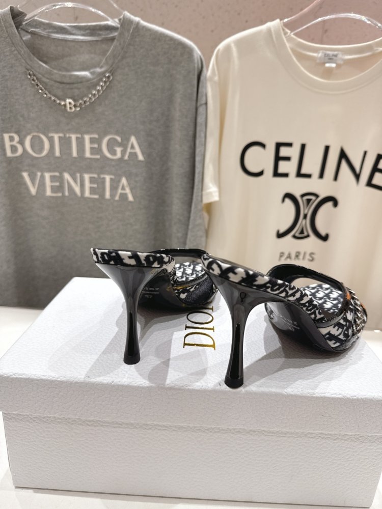 Босоножки фото 8