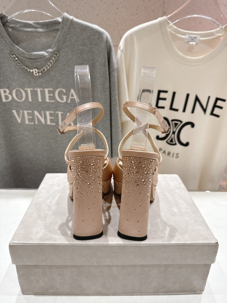 Босоножки фото 8