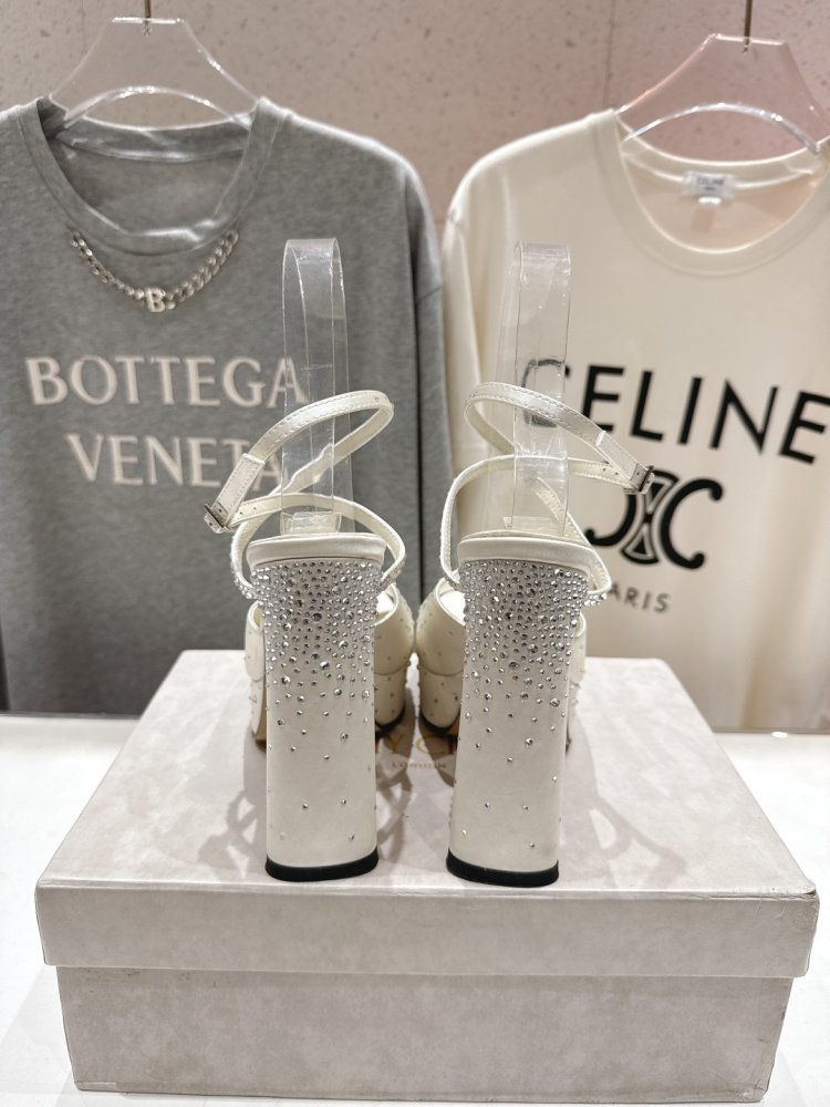 Босоножки фото 8