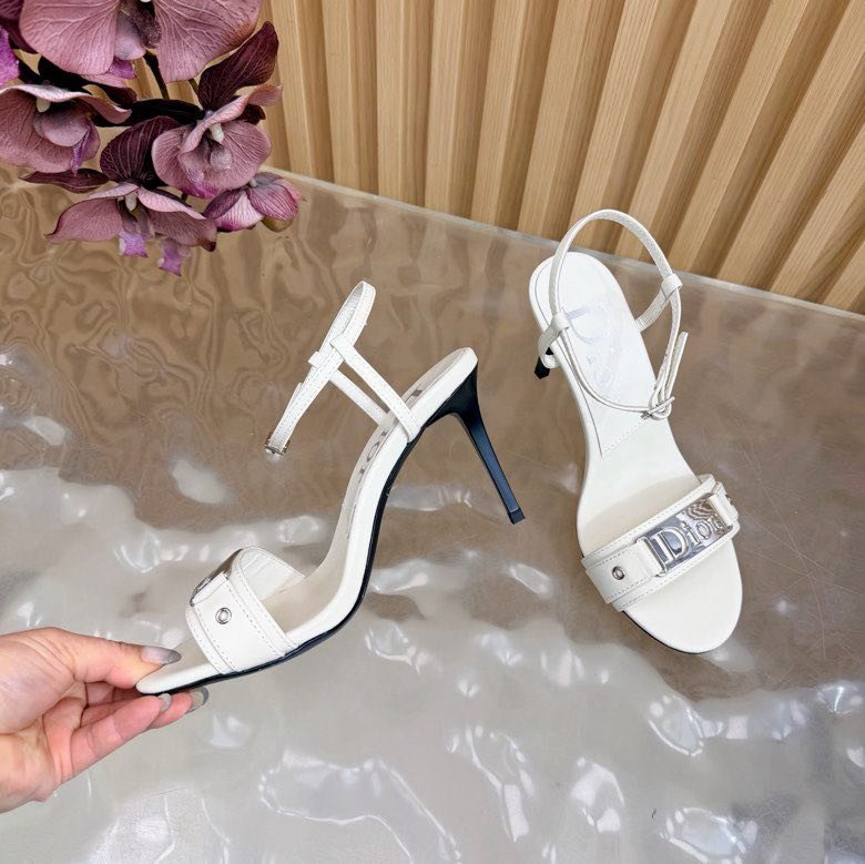 Босоножки фото 8