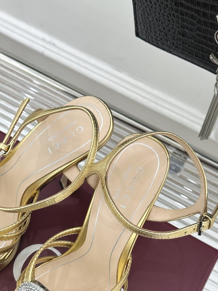 Босоножки фото 8