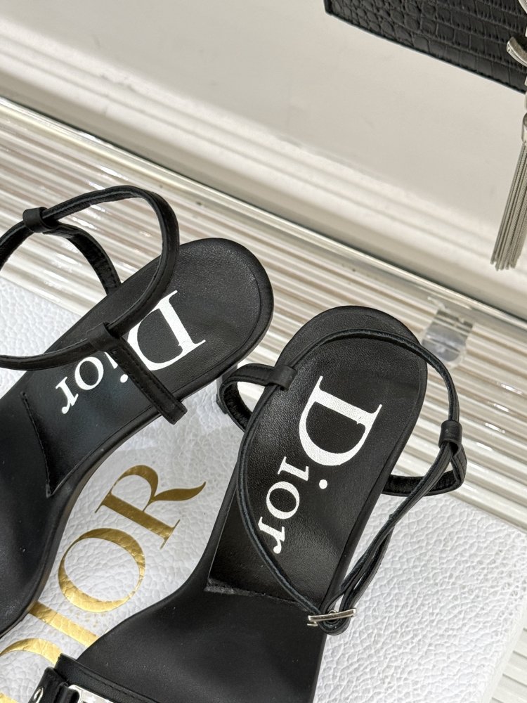 Босоножки фото 8