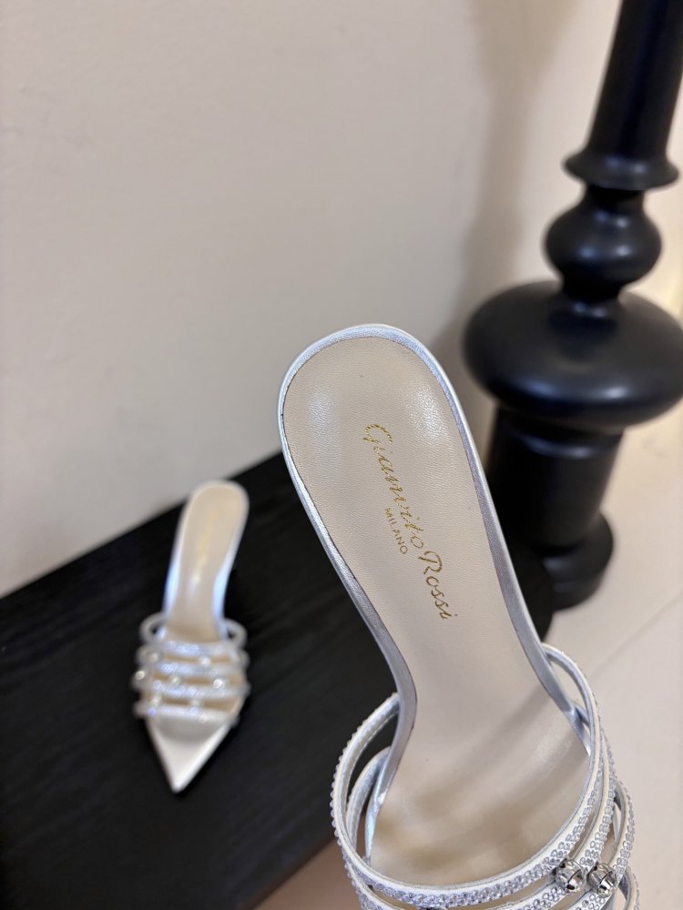 Босоножки фото 8