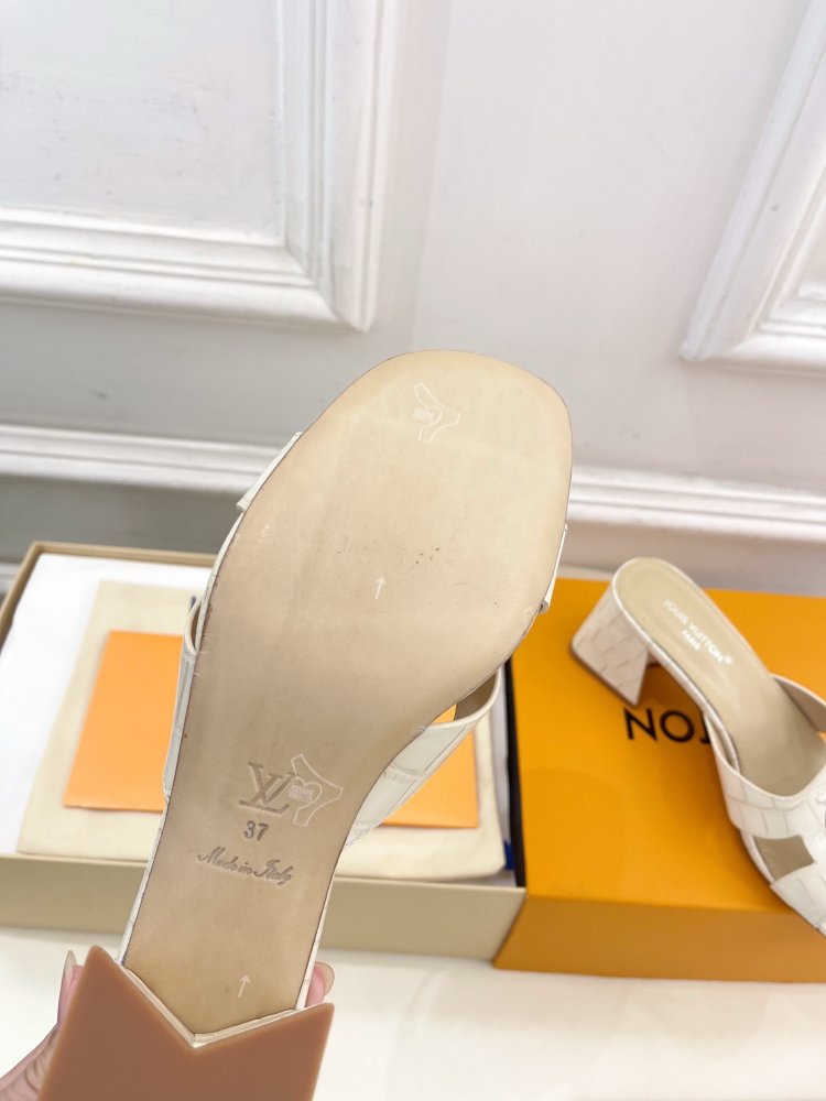 Босоножки фото 9