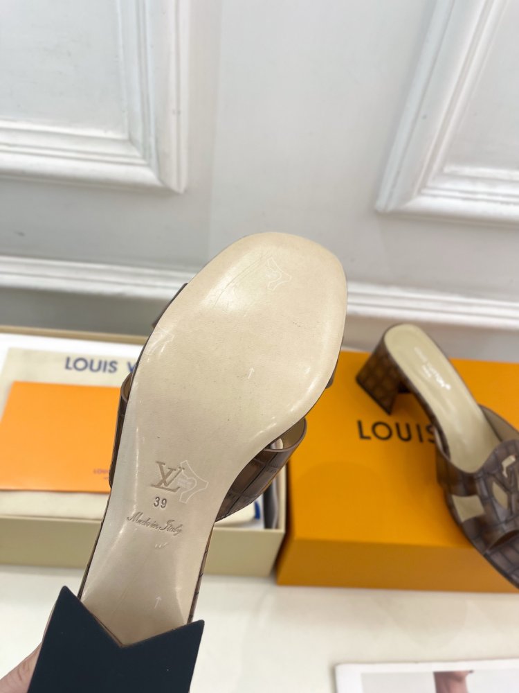 Босоножки фото 9