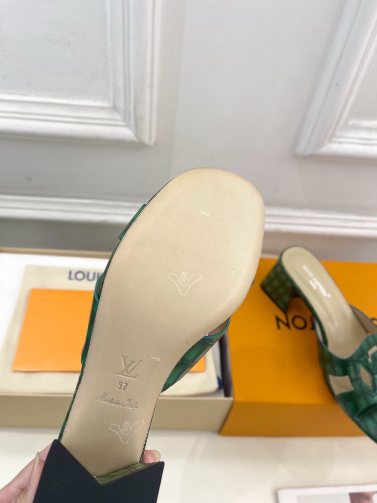 Босоножки фото 9