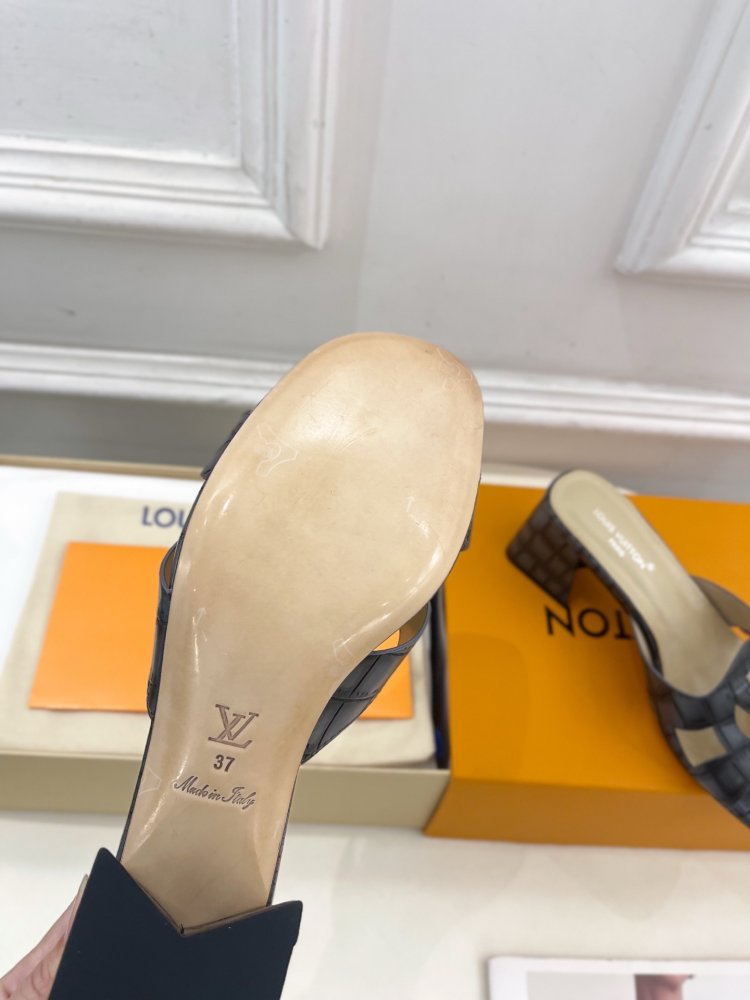 Босоножки фото 9