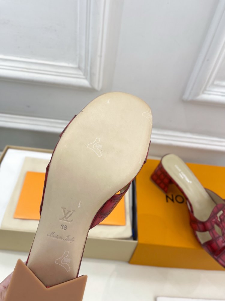 Босоножки фото 9