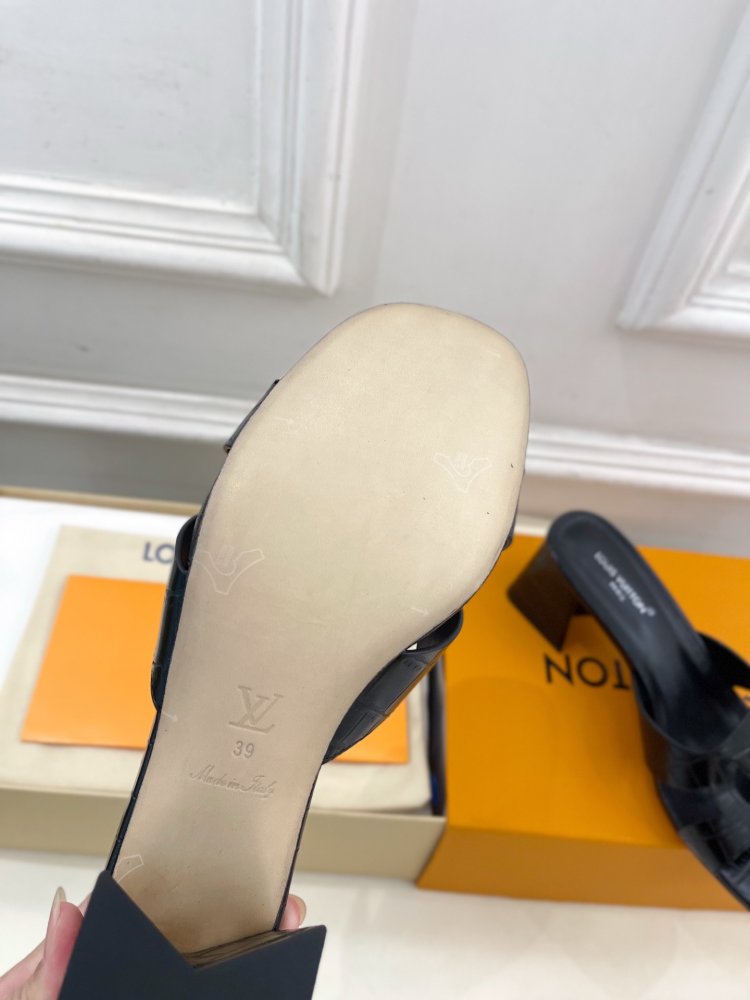 Босоножки фото 9