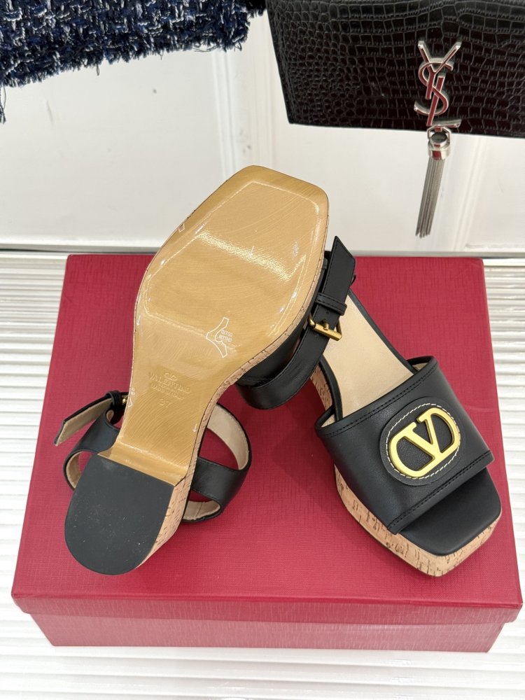 Босоножки фото 9