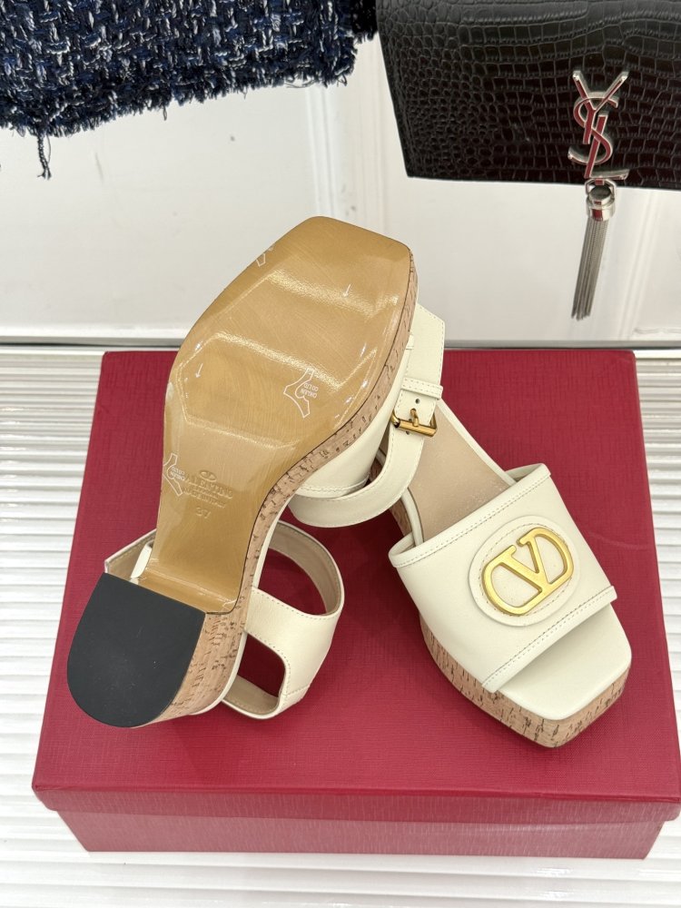 Босоножки фото 9