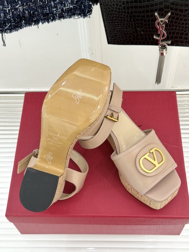 Босоножки фото 9