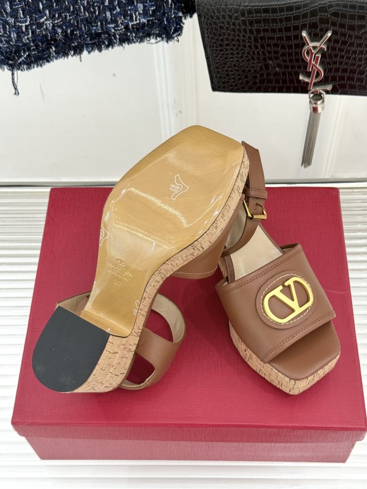 Босоножки фото 9