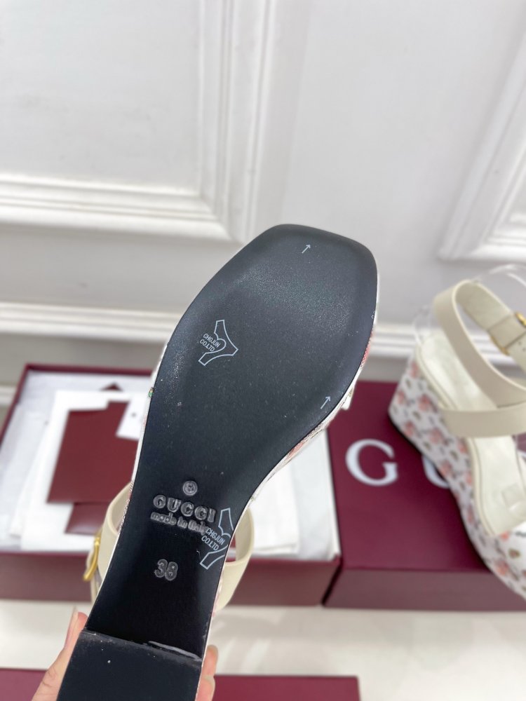 Босоножки фото 9