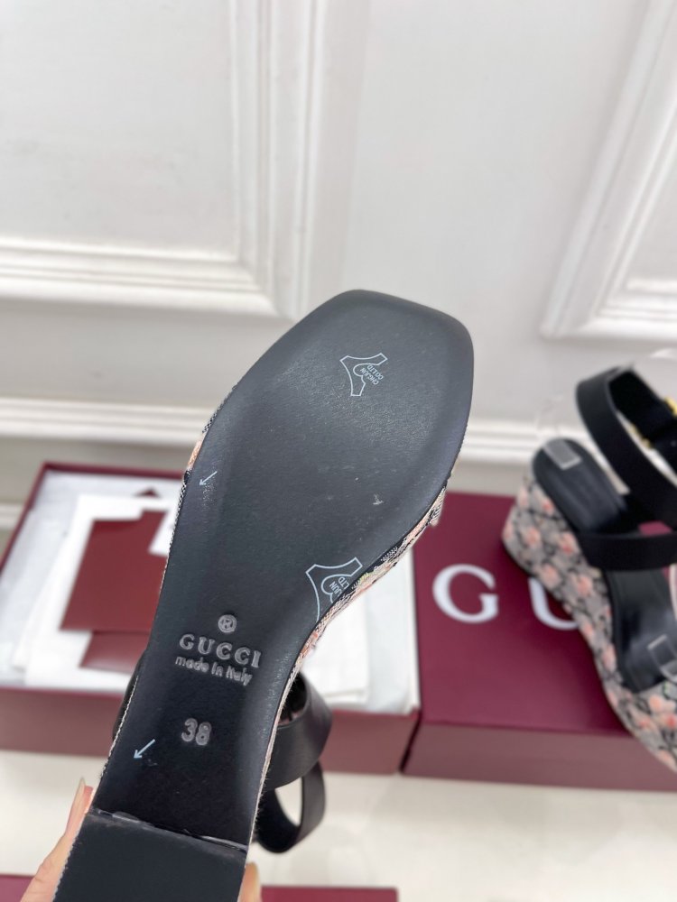 Босоножки фото 9