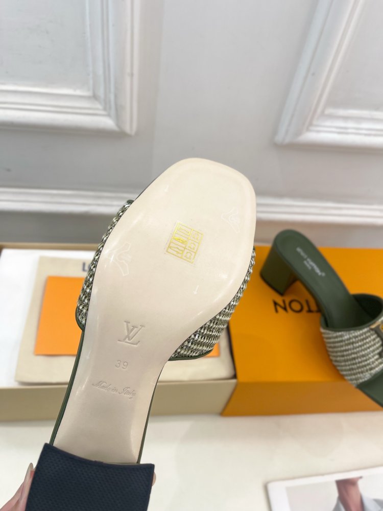 Босоніжки фото 9