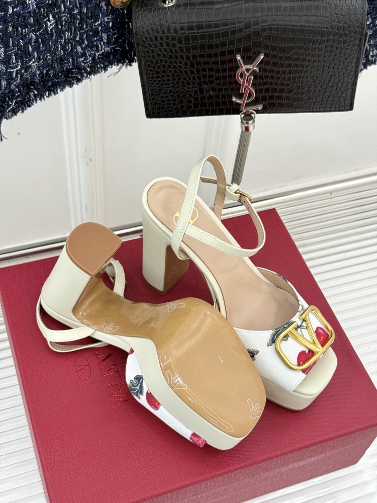 Босоножки фото 9