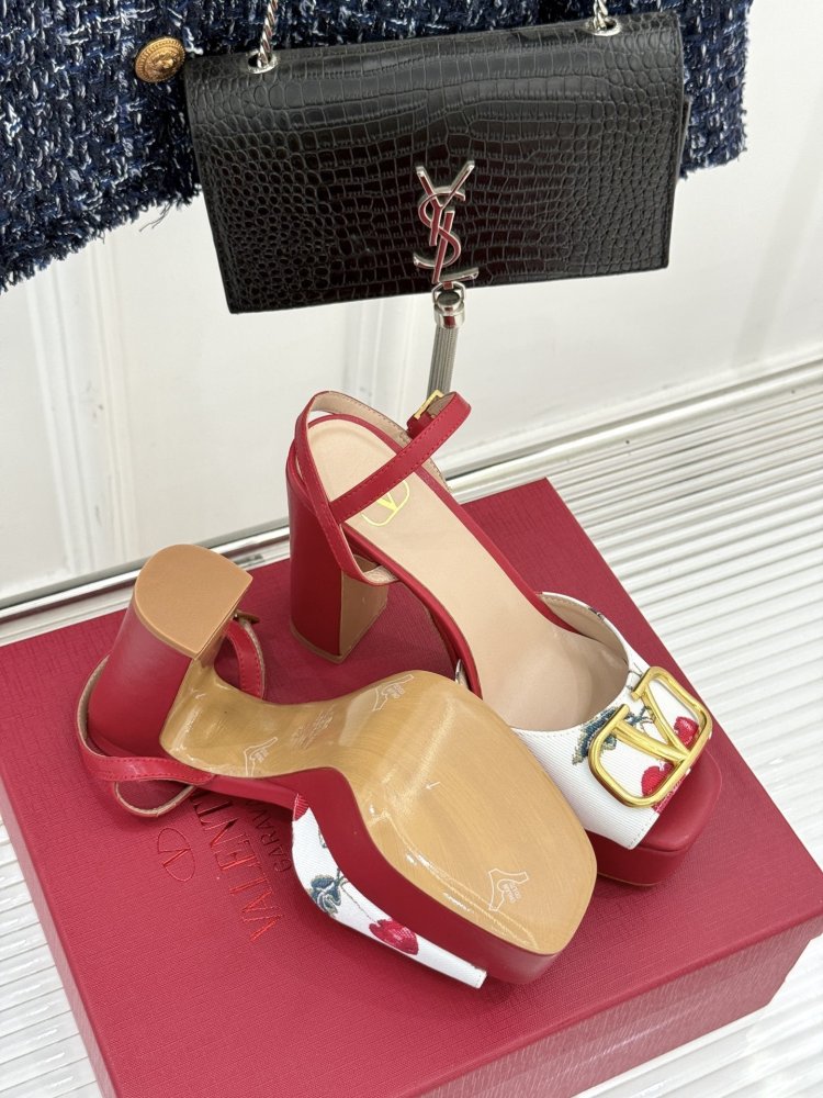 Босоножки фото 9