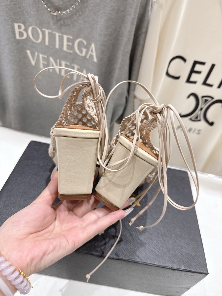 Босоніжки фото 9