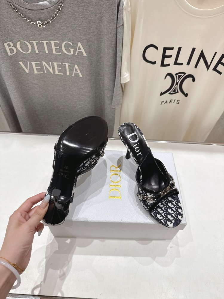 Босоножки фото 9